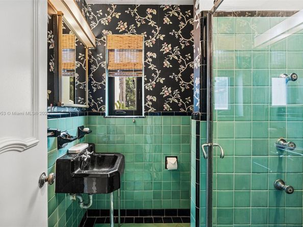 658 NE 73rd St, Miami FL 33138