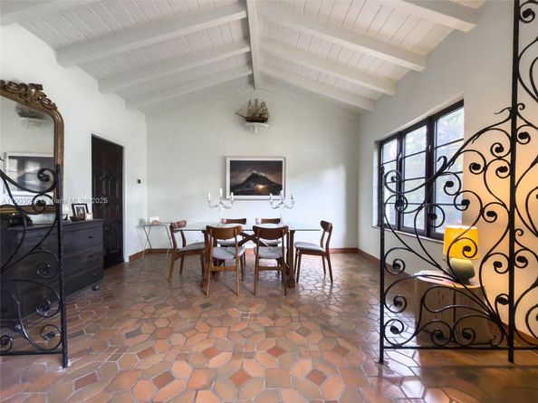 658 NE 73rd St, Miami FL 33138