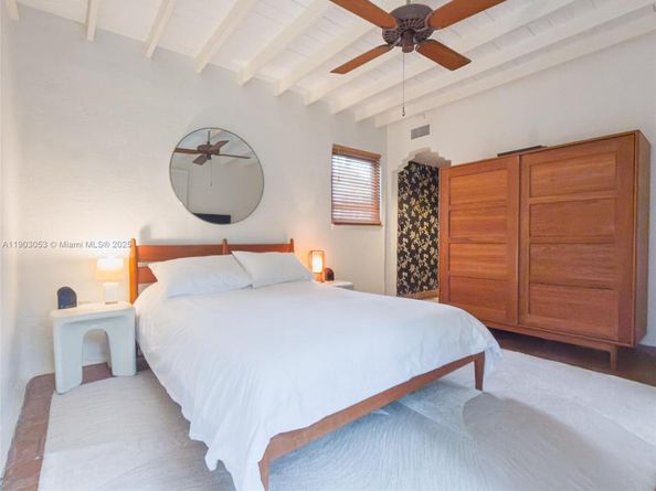 658 NE 73rd St, Miami FL 33138