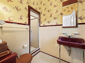 658 NE 73rd St, Miami FL 33138