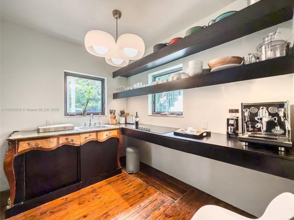 658 NE 73rd St, Miami FL 33138