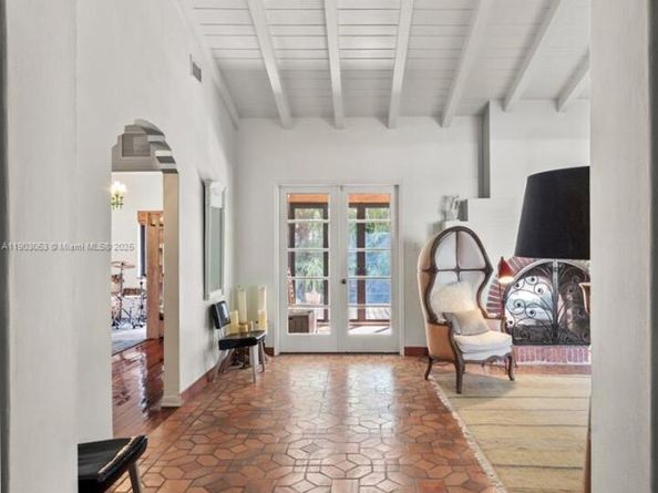 658 NE 73rd St, Miami FL 33138