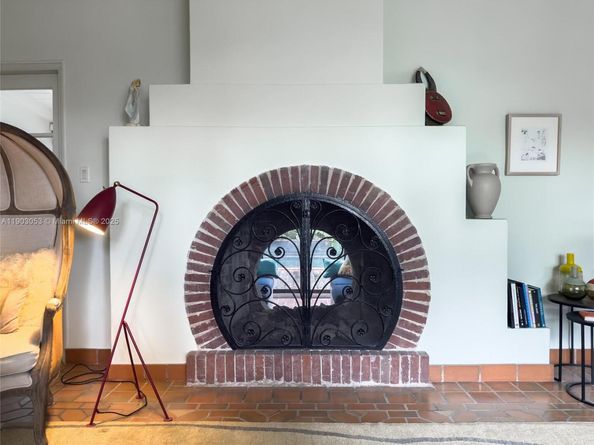 658 NE 73rd St, Miami FL 33138