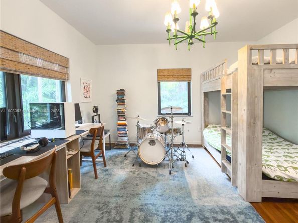 658 NE 73rd St, Miami FL 33138