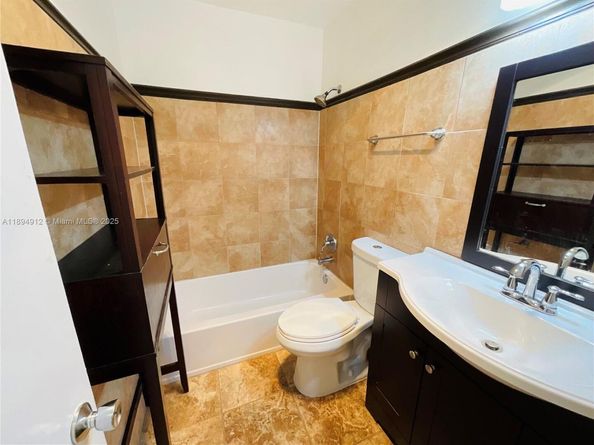 419 Golden Isles Dr 106, Hallandale Beach FL 33009
