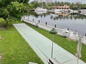 419 Golden Isles Dr 106, Hallandale Beach FL 33009