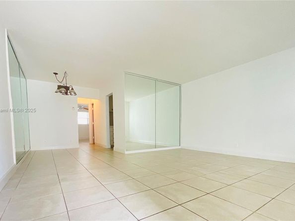 419 Golden Isles Dr 106, Hallandale Beach FL 33009
