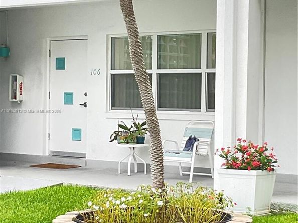 419 Golden Isles Dr 106, Hallandale Beach FL 33009