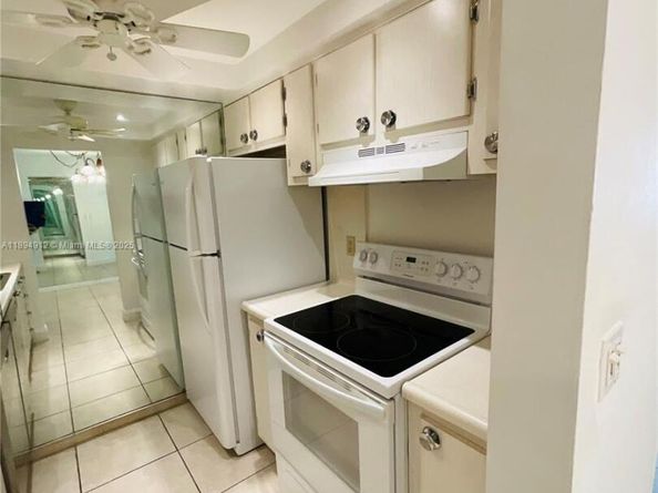 419 Golden Isles Dr 106, Hallandale Beach FL 33009