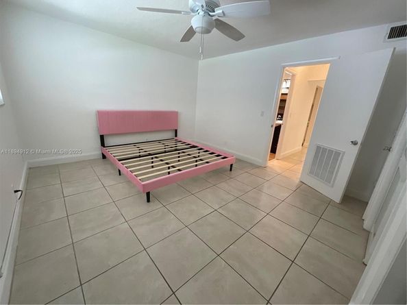 419 Golden Isles Dr 106, Hallandale Beach FL 33009