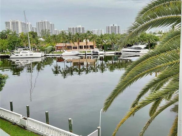419 Golden Isles Dr 106, Hallandale Beach FL 33009