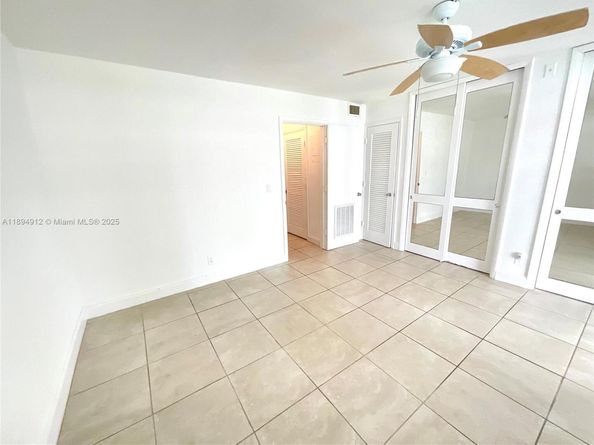 419 Golden Isles Dr 106, Hallandale Beach FL 33009
