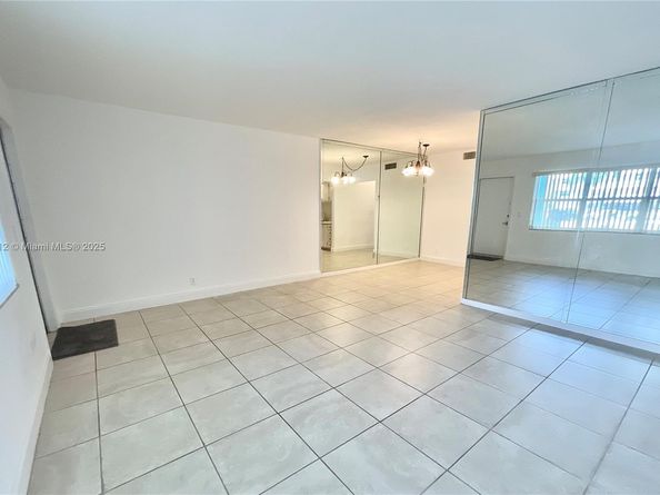 419 Golden Isles Dr 106, Hallandale Beach FL 33009