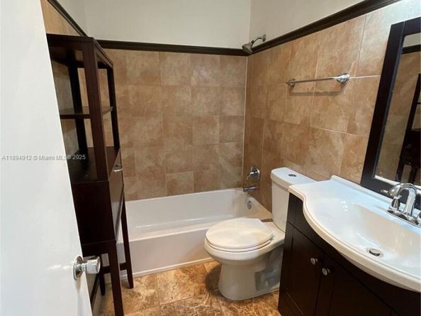 419 Golden Isles Dr 106, Hallandale Beach FL 33009