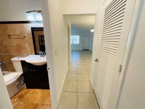 419 Golden Isles Dr 106, Hallandale Beach FL 33009