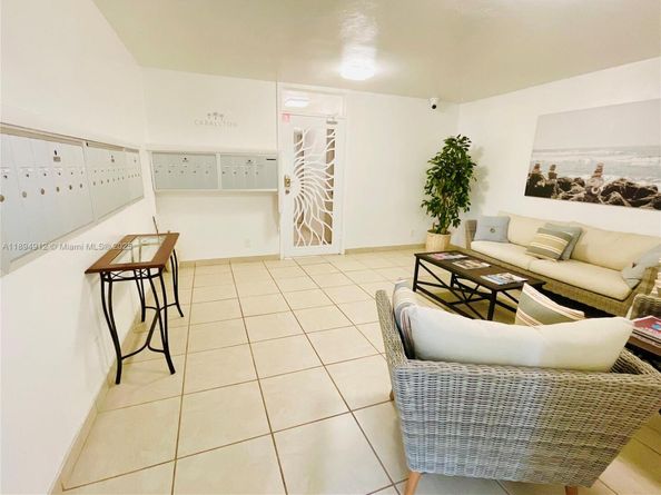 419 Golden Isles Dr 106, Hallandale Beach FL 33009