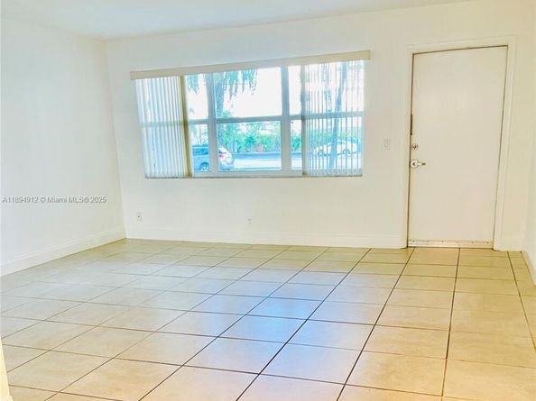 419 Golden Isles Dr 106, Hallandale Beach FL 33009
