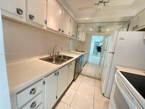 419 Golden Isles Dr 106, Hallandale Beach FL 33009