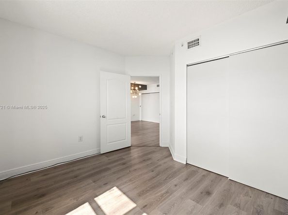 5077 NW 7th St PH15, Miami FL 33126