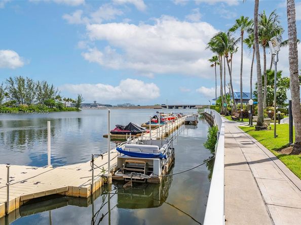 5077 NW 7th St PH15, Miami FL 33126