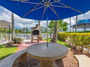 5077 NW 7th St PH15, Miami FL 33126