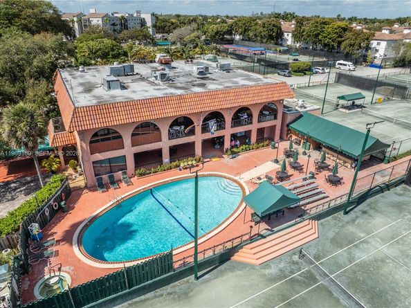 670 Tennis Club Dr 307, Fort Lauderdale FL 33311