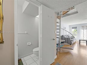 670 Tennis Club Dr 307, Fort Lauderdale FL 33311