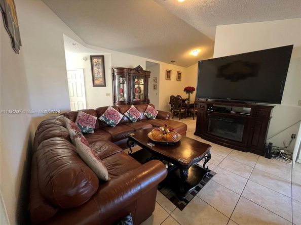 16312 Malibu Dr, Weston FL 33326