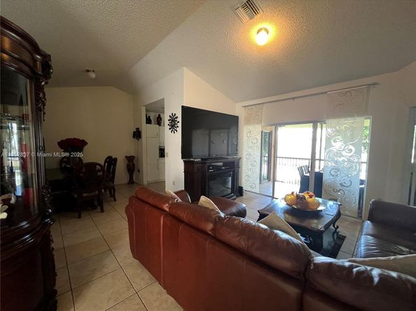 16312 Malibu Dr, Weston FL 33326