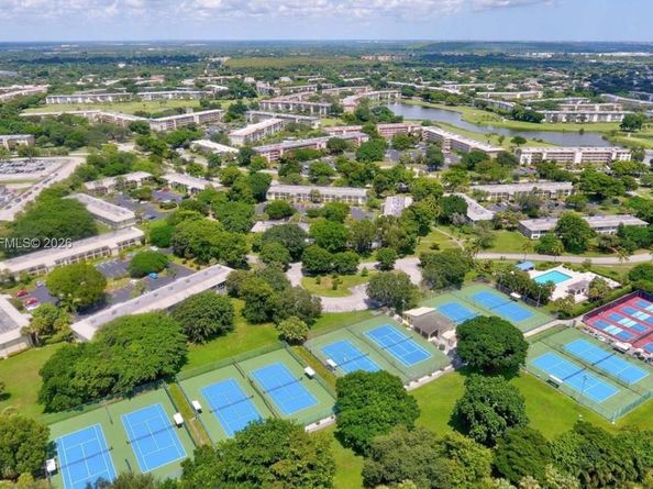 2703 Nassau Bnd E2, Coconut Creek FL 33066