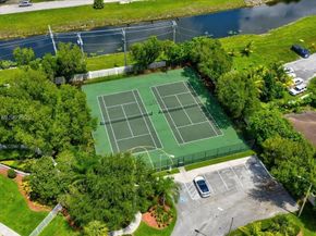 2420 E Aragon Blvd 3, Sunrise FL 33313