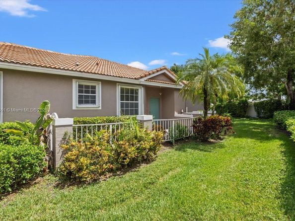 2420 E Aragon Blvd 3, Sunrise FL 33313