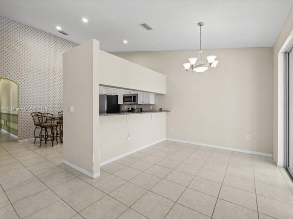2420 E Aragon Blvd 3, Sunrise FL 33313