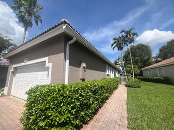2420 E Aragon Blvd