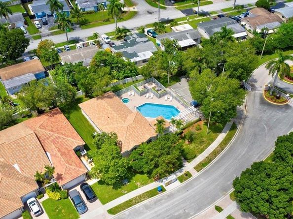 2420 E Aragon Blvd 3, Sunrise FL 33313