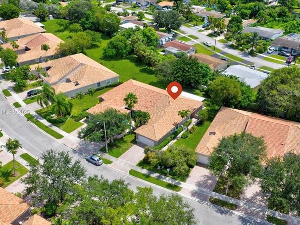 2420 E Aragon Blvd 3, Sunrise FL 33313