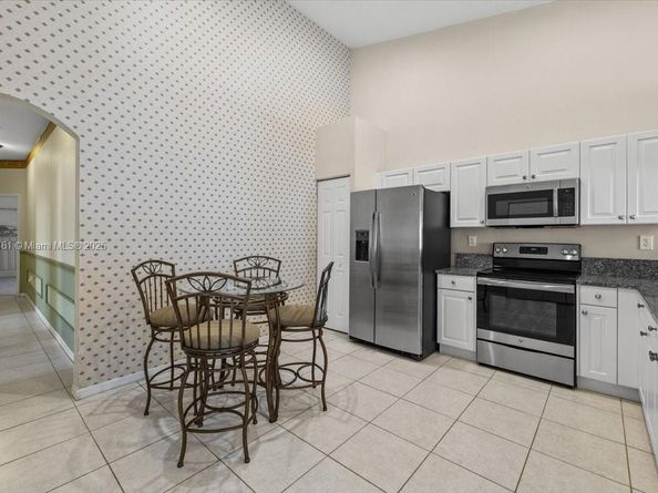 2420 E Aragon Blvd 3, Sunrise FL 33313