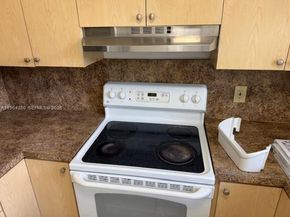 3921-3923 NW 164th St, Miami Gardens FL 33054