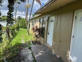 3921-3923 NW 164th St, Miami Gardens FL 33054