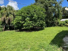 3921-3923 NW 164th St, Miami Gardens FL 33054