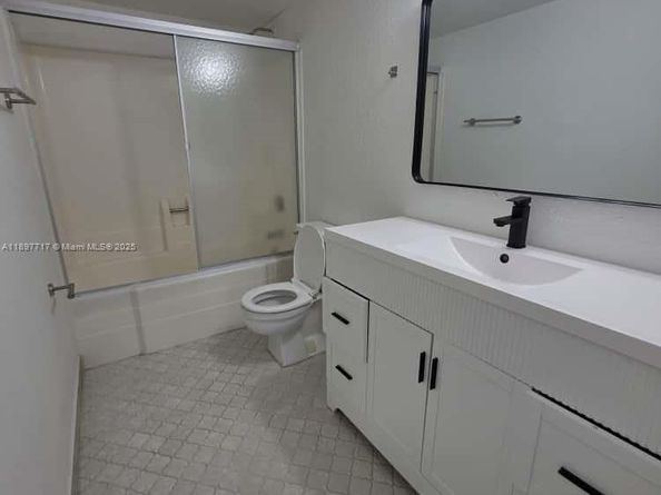 13499 Biscayne Blvd 811, North Miami FL 33181
