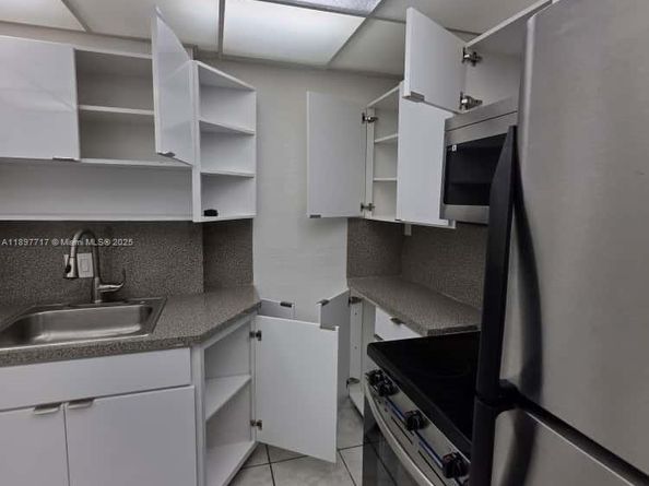 13499 Biscayne Blvd 811, North Miami FL 33181