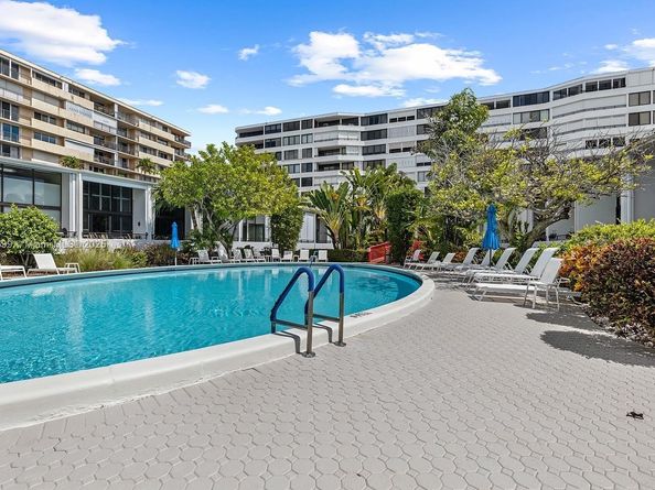 3589 S Ocean Blvd 306, South Palm Beach FL 33480