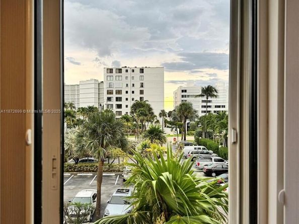 3589 S Ocean Blvd 306, South Palm Beach FL 33480