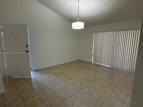 7220 NW 179th St 201, Hialeah FL 33015