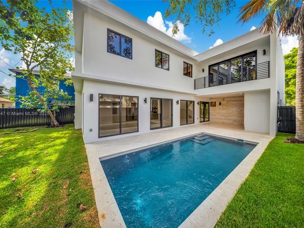 1513 SW 11th Ter, Miami FL 33135