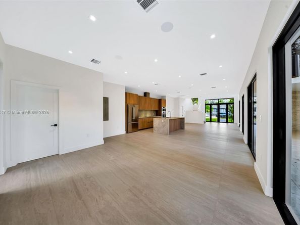 1513 SW 11th Ter, Miami FL 33135