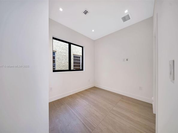 1513 SW 11th Ter, Miami FL 33135