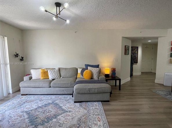 2009 SE 10th Ave 303, Fort Lauderdale FL 33316