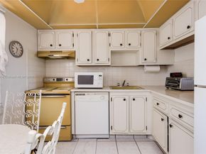 1005 Country Club Dr 307, Margate FL 33063